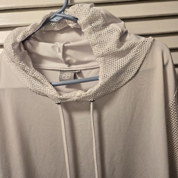 Daisy Fuentes White Hooded Long Sleeve Top with Mesh Arm Details - Picture 3 of 11